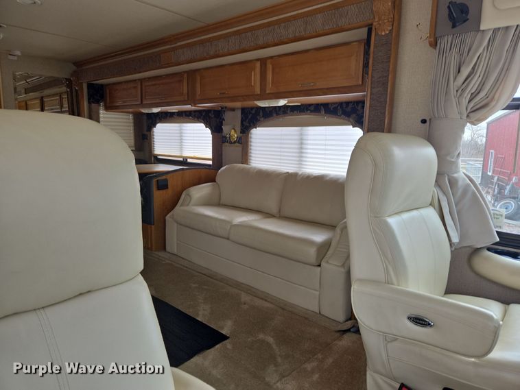 image for item DT7104 2003 Freightliner XC Chassis RV