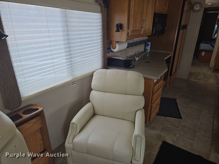 image for item DT7104 2003 Freightliner XC Chassis RV