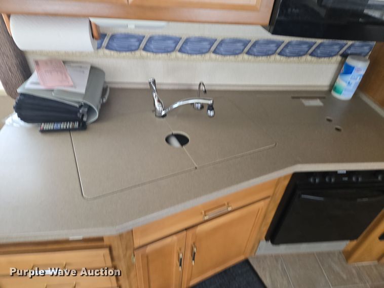 image for item DT7104 2003 Freightliner XC Chassis RV