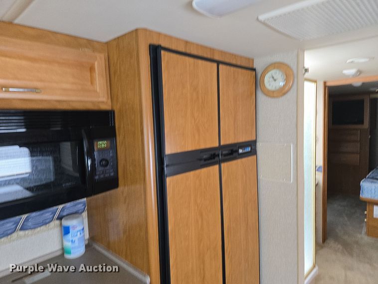 image for item DT7104 2003 Freightliner XC Chassis RV