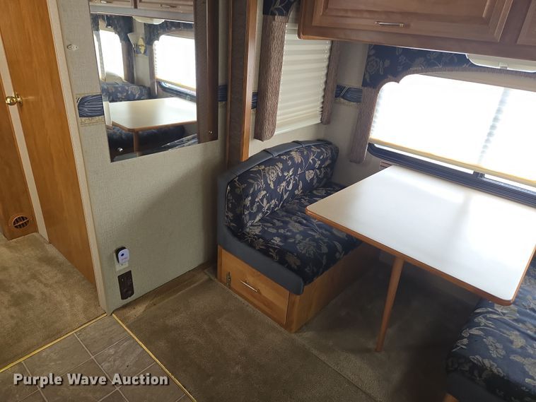 image for item DT7104 2003 Freightliner XC Chassis RV