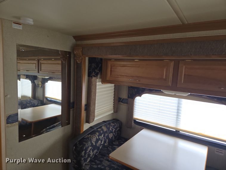 image for item DT7104 2003 Freightliner XC Chassis RV