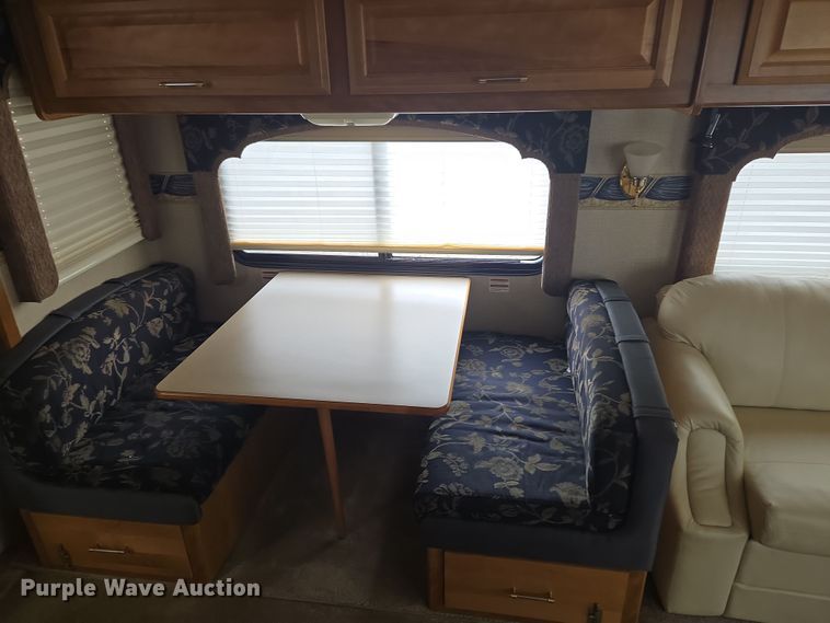 image for item DT7104 2003 Freightliner XC Chassis RV