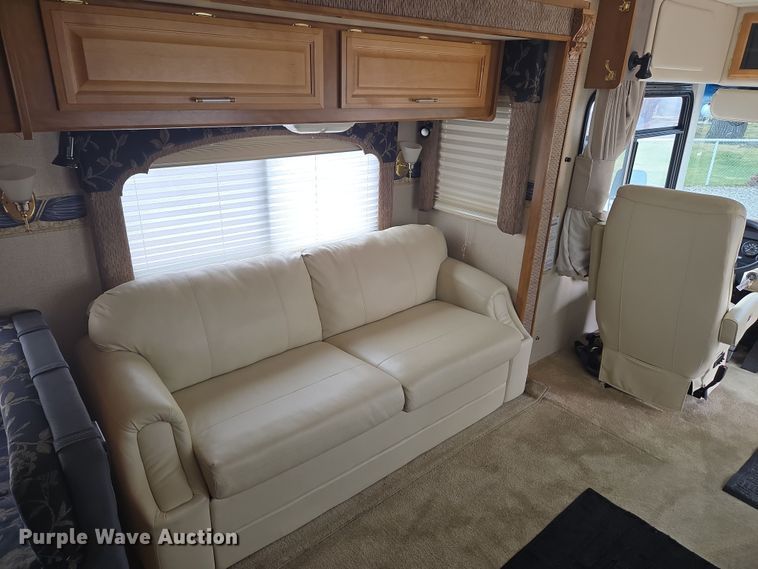 image for item DT7104 2003 Freightliner XC Chassis RV