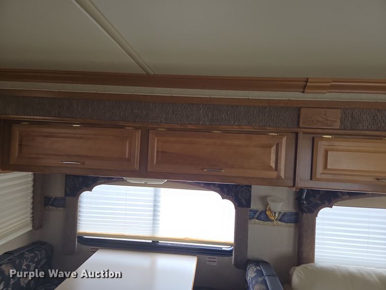 image for item DT7104 2003 Freightliner XC Chassis RV