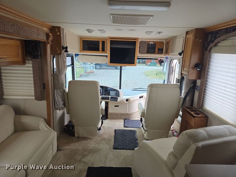 image for item DT7104 2003 Freightliner XC Chassis RV