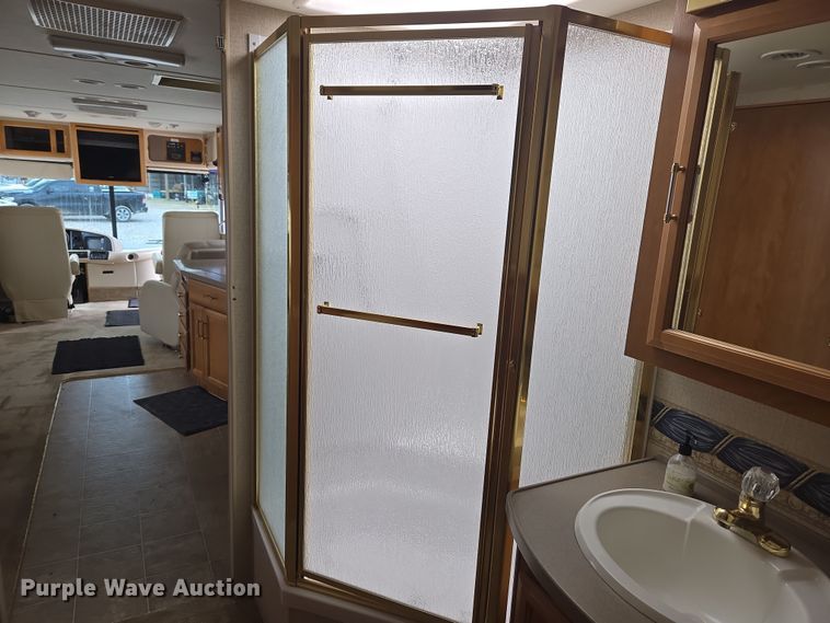 image for item DT7104 2003 Freightliner XC Chassis RV