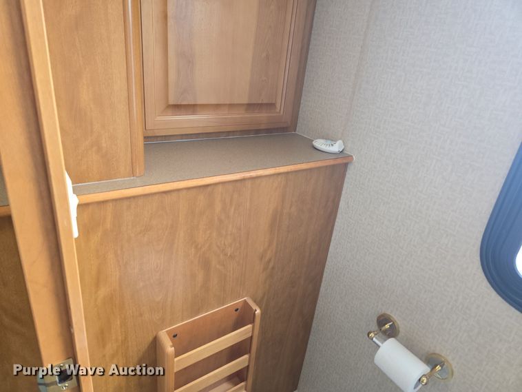 image for item DT7104 2003 Freightliner XC Chassis RV