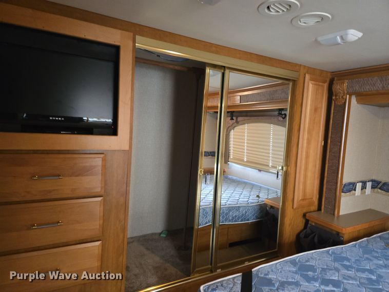 image for item DT7104 2003 Freightliner XC Chassis RV