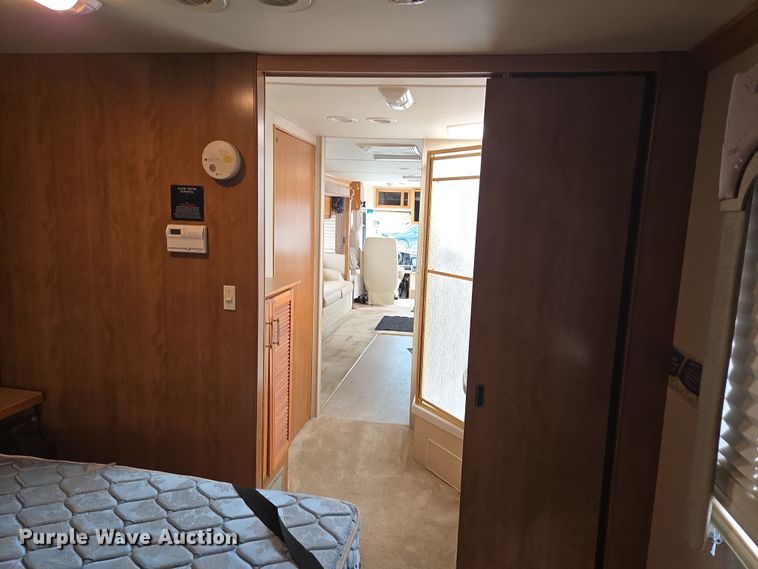 image for item DT7104 2003 Freightliner XC Chassis RV