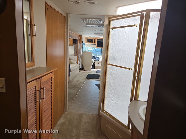 image for item DT7104 2003 Freightliner XC Chassis RV