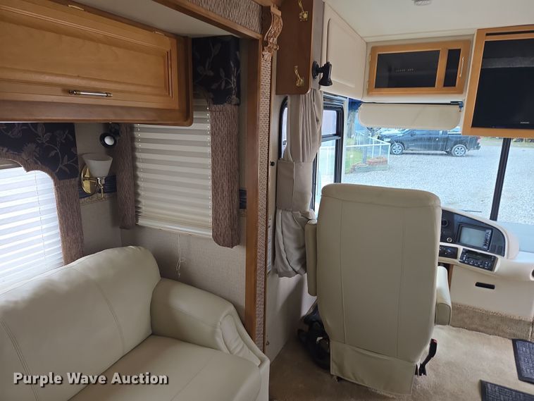 image for item DT7104 2003 Freightliner XC Chassis RV