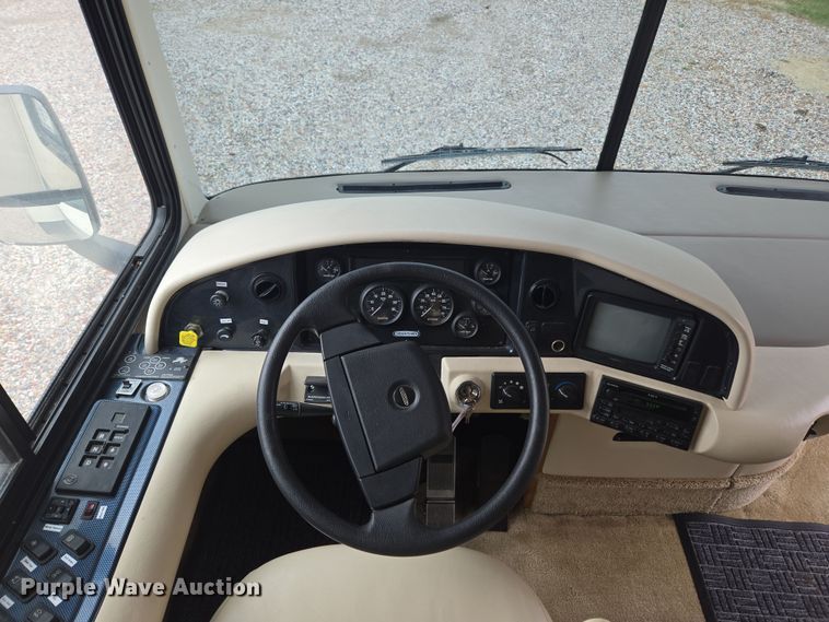 image for item DT7104 2003 Freightliner XC Chassis RV