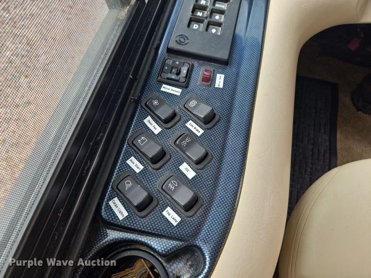 image for item DT7104 2003 Freightliner XC Chassis RV