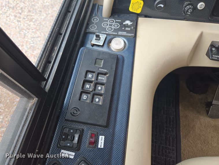 image for item DT7104 2003 Freightliner XC Chassis RV