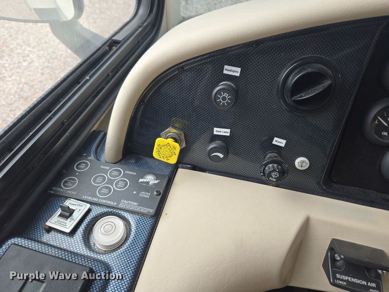 image for item DT7104 2003 Freightliner XC Chassis RV