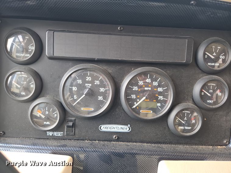 image for item DT7104 2003 Freightliner XC Chassis RV