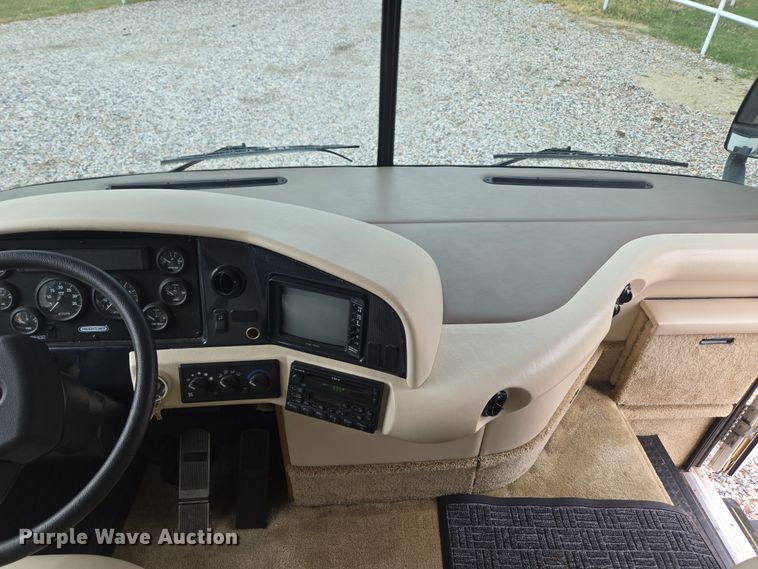 image for item DT7104 2003 Freightliner XC Chassis RV