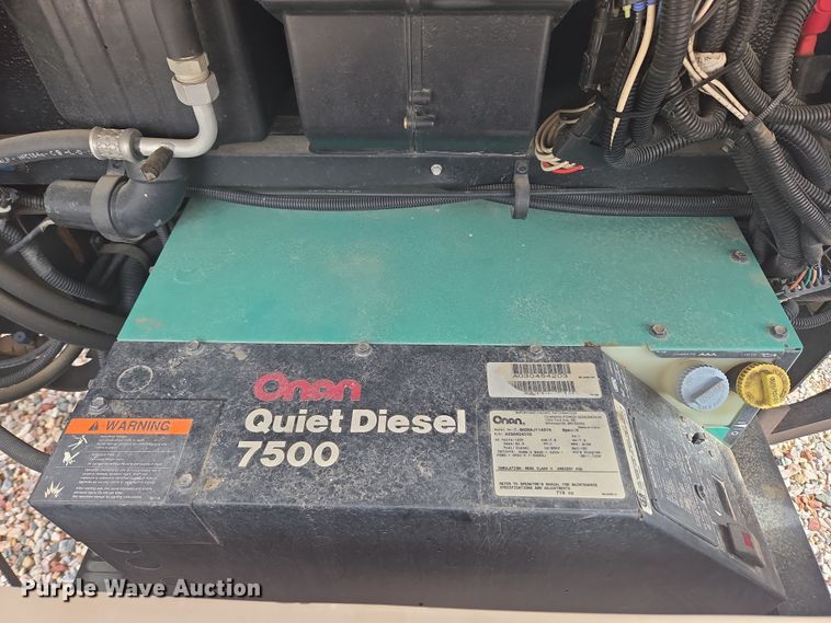 image for item DT7104 2003 Freightliner XC Chassis RV