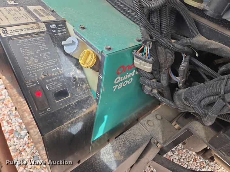 image for item DT7104 2003 Freightliner XC Chassis RV