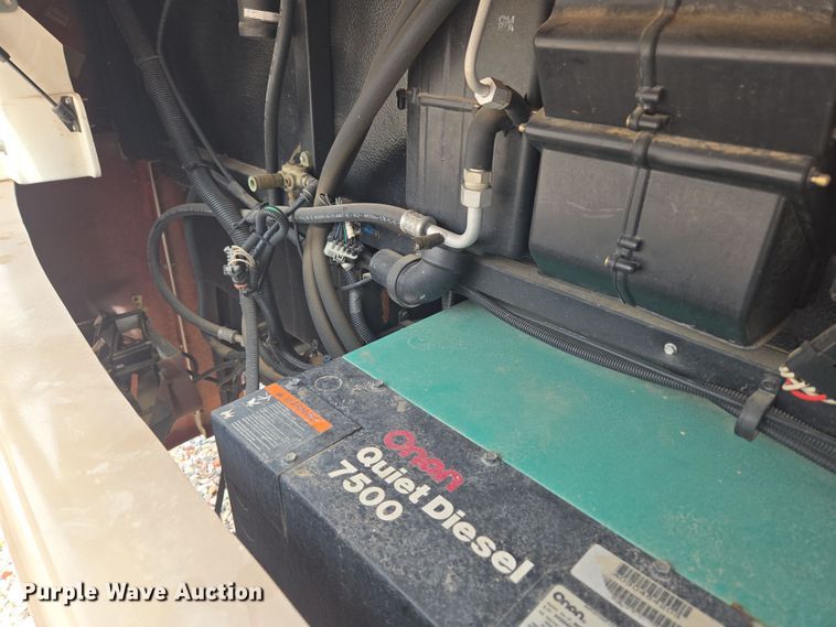 image for item DT7104 2003 Freightliner XC Chassis RV