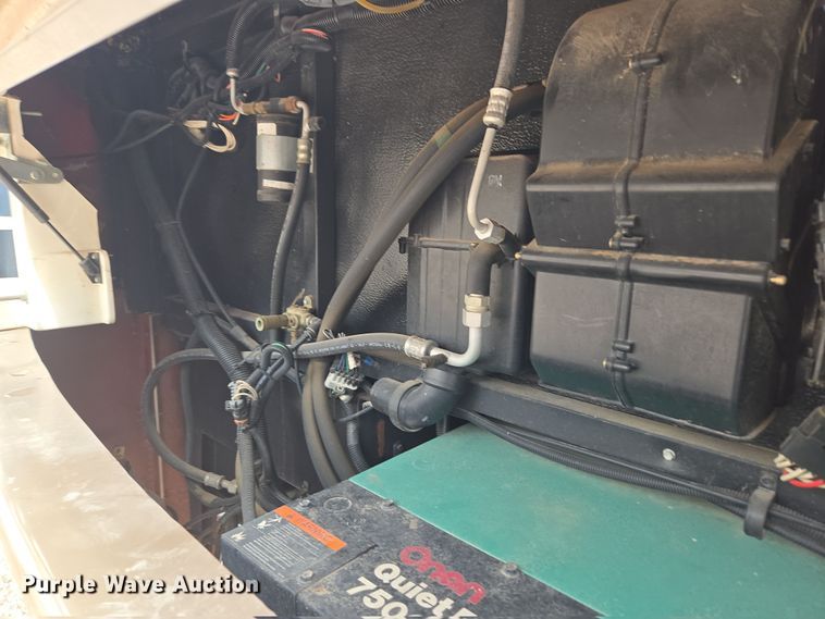 image for item DT7104 2003 Freightliner XC Chassis RV