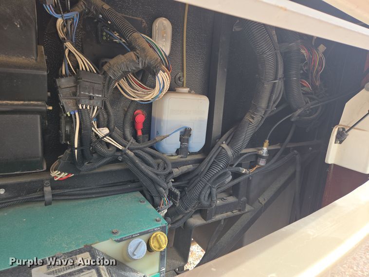 image for item DT7104 2003 Freightliner XC Chassis RV