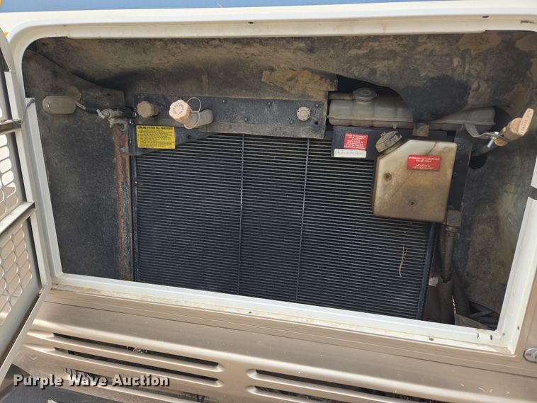 image for item DT7104 2003 Freightliner XC Chassis RV