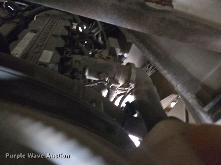 image for item DT7104 2003 Freightliner XC Chassis RV