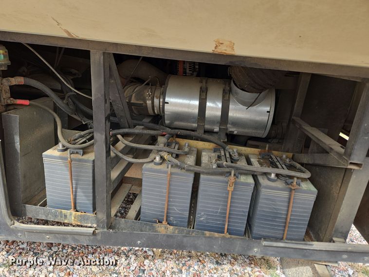 image for item DT7104 2003 Freightliner XC Chassis RV