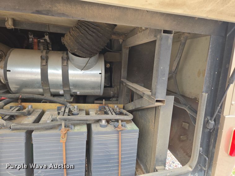 image for item DT7104 2003 Freightliner XC Chassis RV