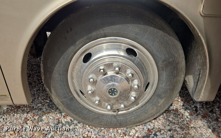 image for item DT7104 2003 Freightliner XC Chassis RV