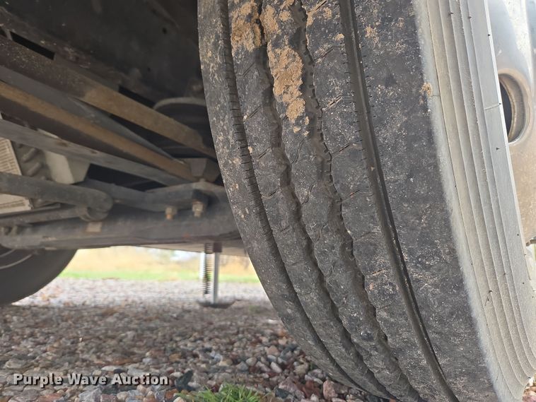 image for item DT7104 2003 Freightliner XC Chassis RV