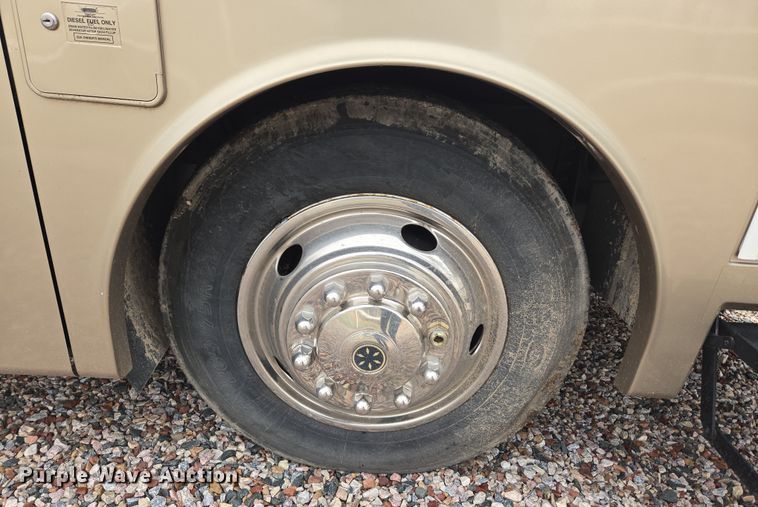 image for item DT7104 2003 Freightliner XC Chassis RV