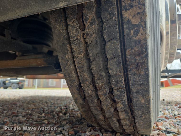 image for item DT7104 2003 Freightliner XC Chassis RV