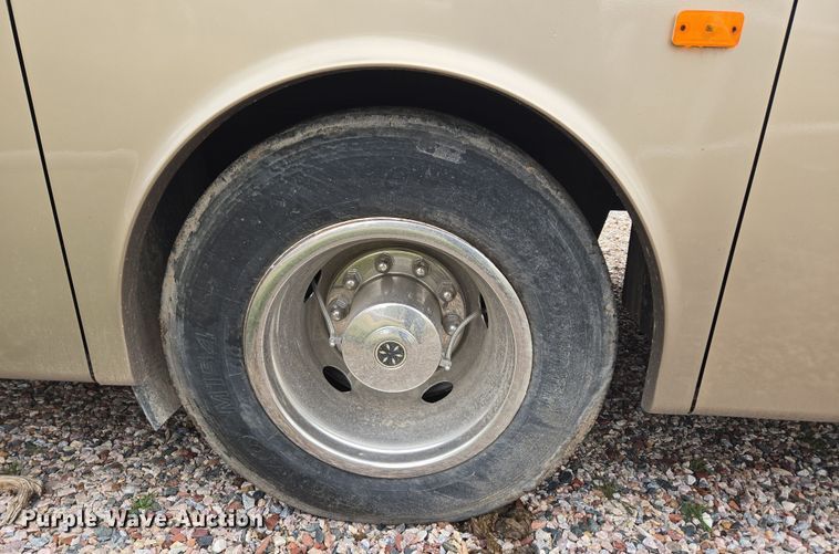 image for item DT7104 2003 Freightliner XC Chassis RV