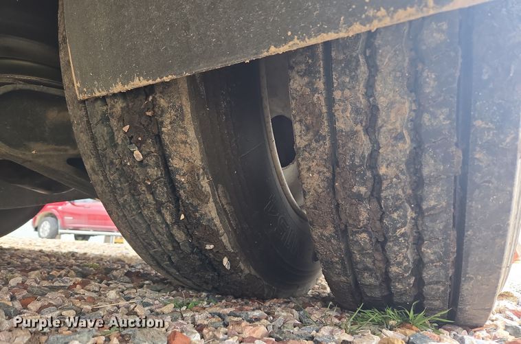 image for item DT7104 2003 Freightliner XC Chassis RV