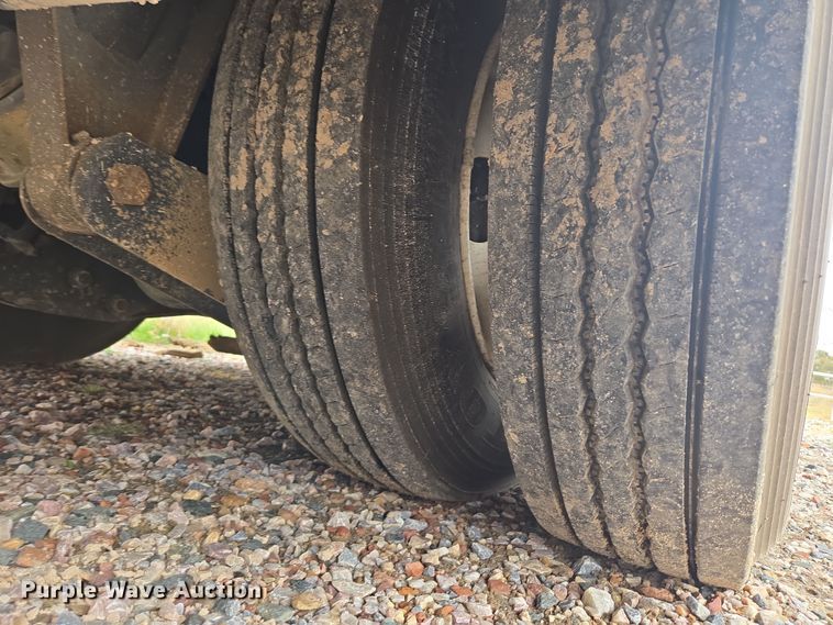 image for item DT7104 2003 Freightliner XC Chassis RV