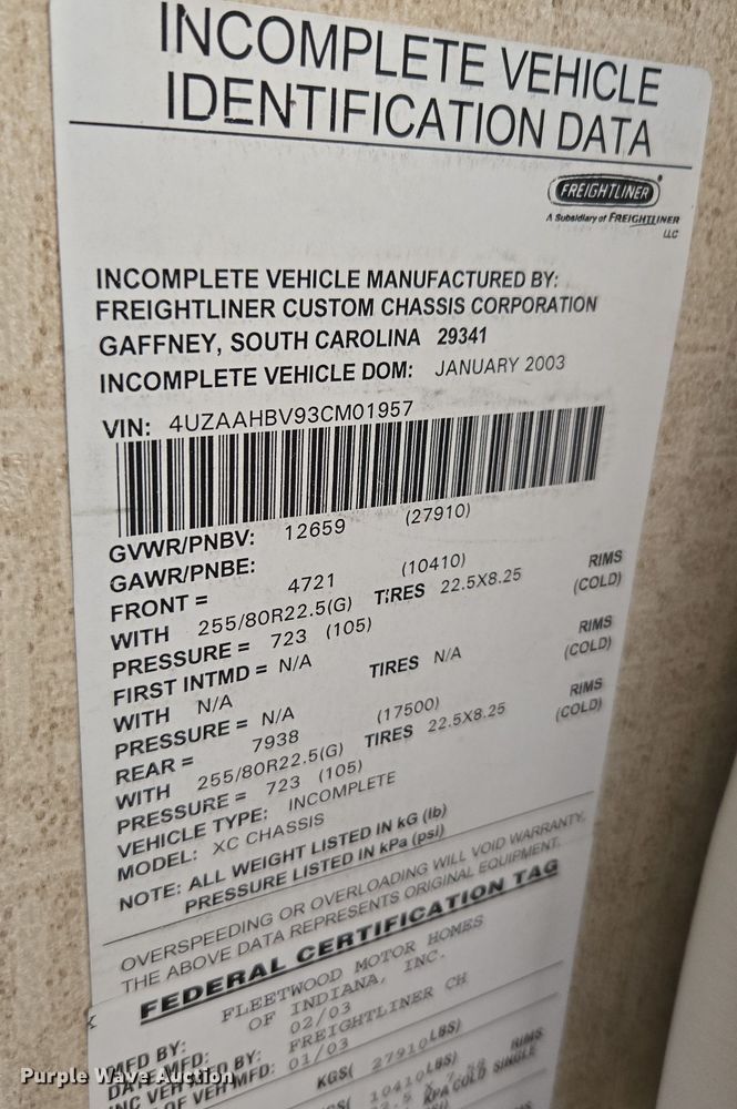 image for item DT7104 2003 Freightliner XC Chassis RV