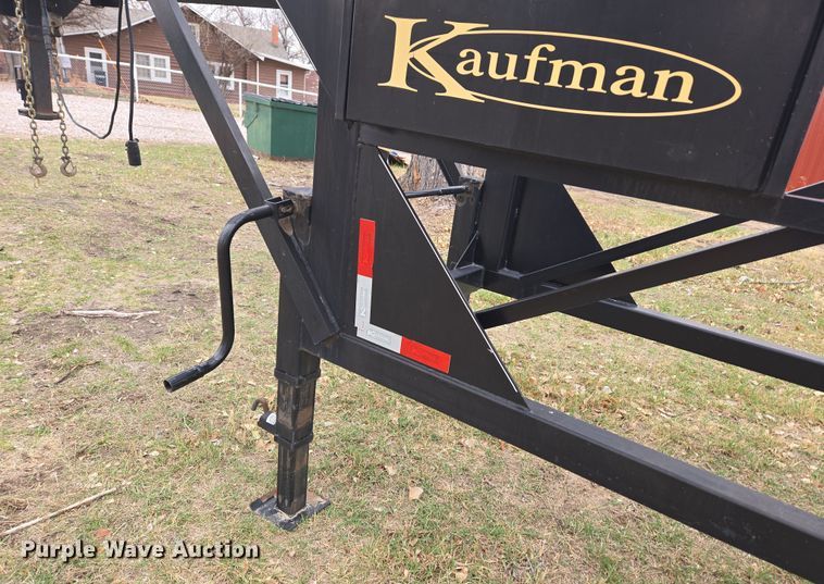 image for item DT7106 2019 Kaufman car carrier