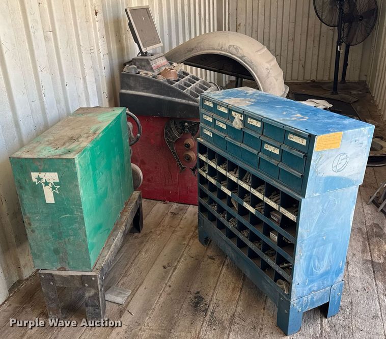 image for item DU3452 CEMB C73-L tire balancer