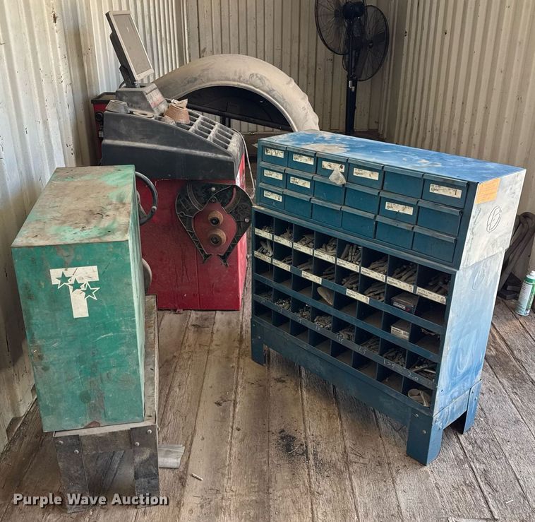 image for item DU3452 CEMB C73-L tire balancer