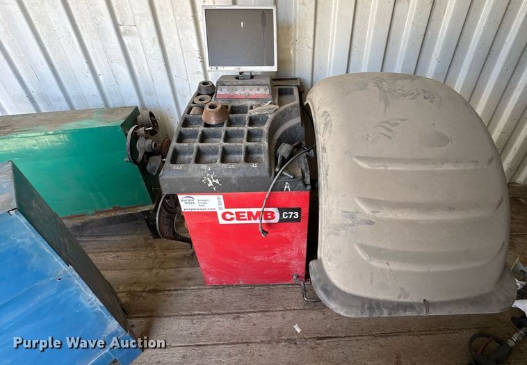 image for item DU3452 CEMB C73-L tire balancer