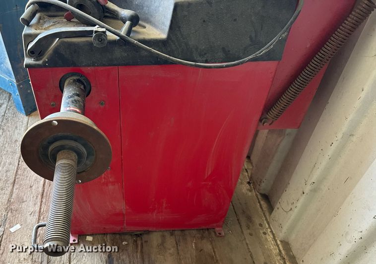 image for item DU3452 CEMB C73-L tire balancer