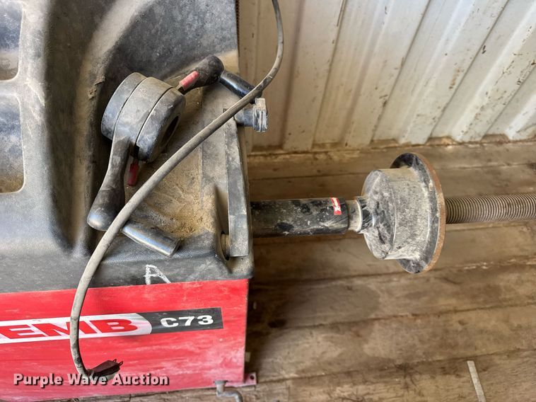 image for item DU3452 CEMB C73-L tire balancer