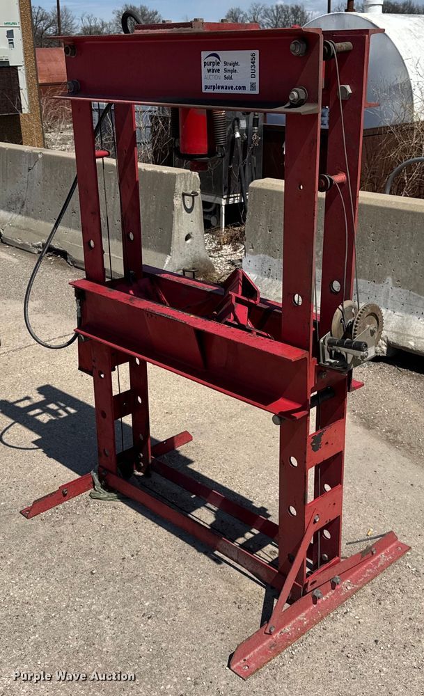 image for item DU3456 Hydraulic press