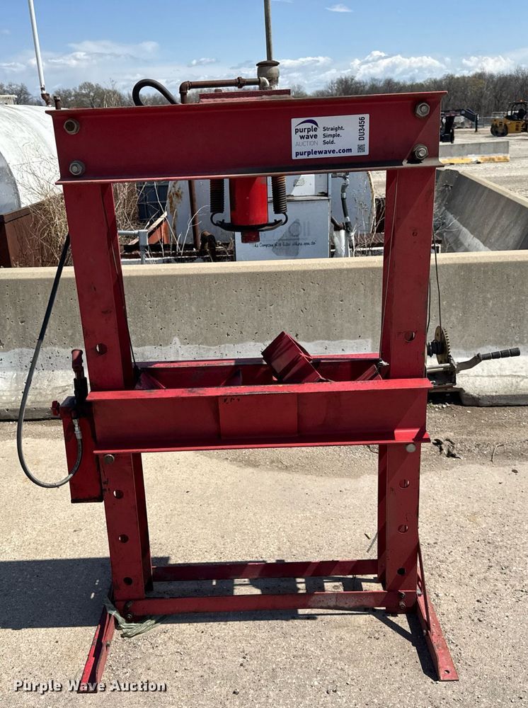 image for item DU3456 Hydraulic press