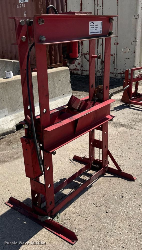 image for item DU3456 Hydraulic press
