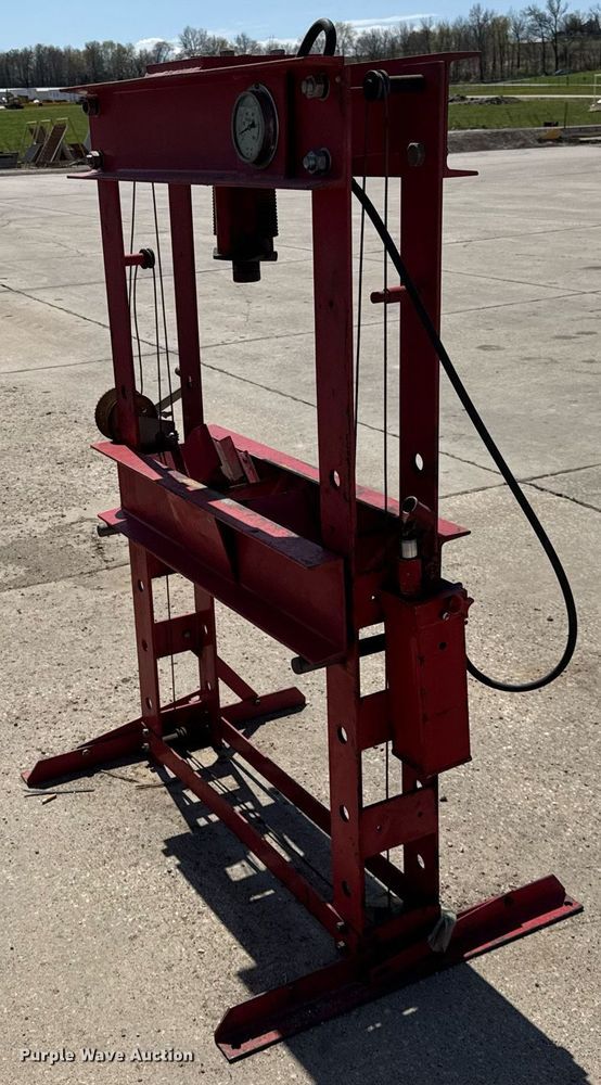 image for item DU3456 Hydraulic press