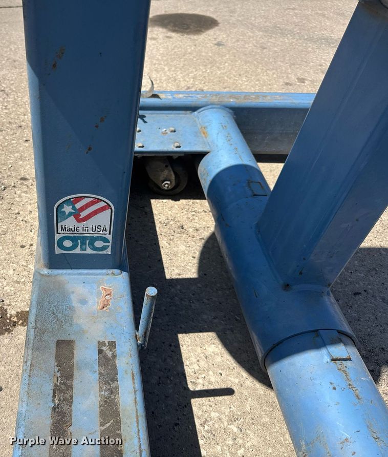 image for item DU3458 OTC engine stand